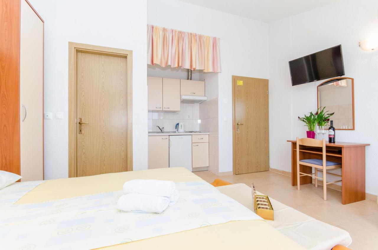 Knezovicapartments Живогошче Экстерьер фото